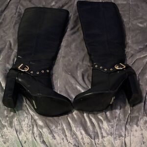 Elegant Black Heeled Boots